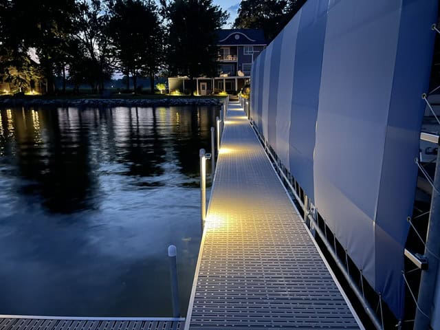 Solar Dock Post Center Mount Light