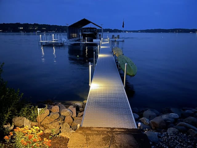 Solar Dock Post Center Mount Light