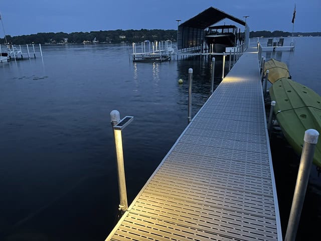 Solar Dock Post Center Mount Light