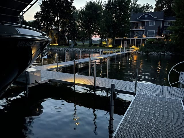 Solar Dock Post Center Mount Light