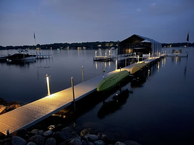 Solar Dock Post Center Mount Light